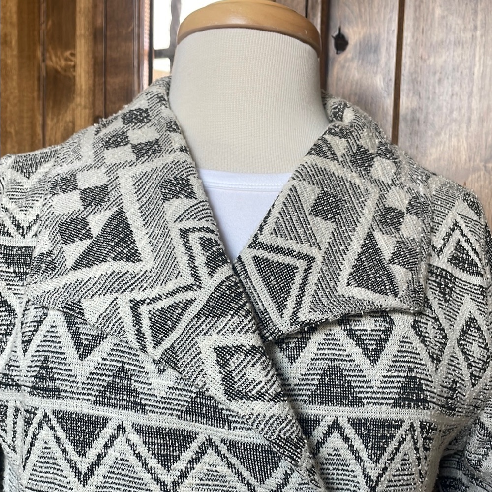 Geometric Patterned Gray Jacket - image 4